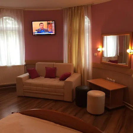 Madams - Palic-serbia 3*
