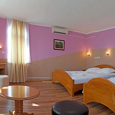 Madams - Palic-serbia Guest house 3*