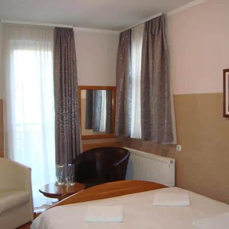 Madams - Palic-serbia Guest house 3*