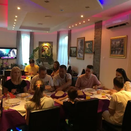 Madams - Palic-serbia 3* Palić